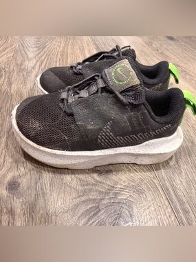 Nike Kids Black Sneakers with Neon Green Pull Tabs